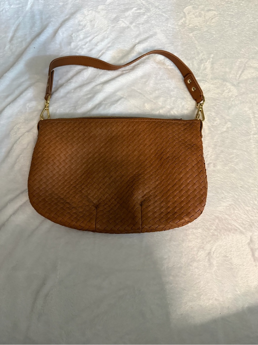 Quince Woven Shoulder Bag in Cognac
